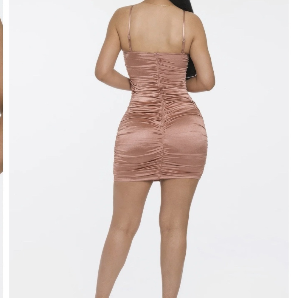 Pink Bodycon Cocktail Dress with Sweetheart Neckline - Picture 4 of 4